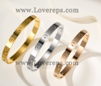 621428812 (New Clasp) Classic Love Bracelet